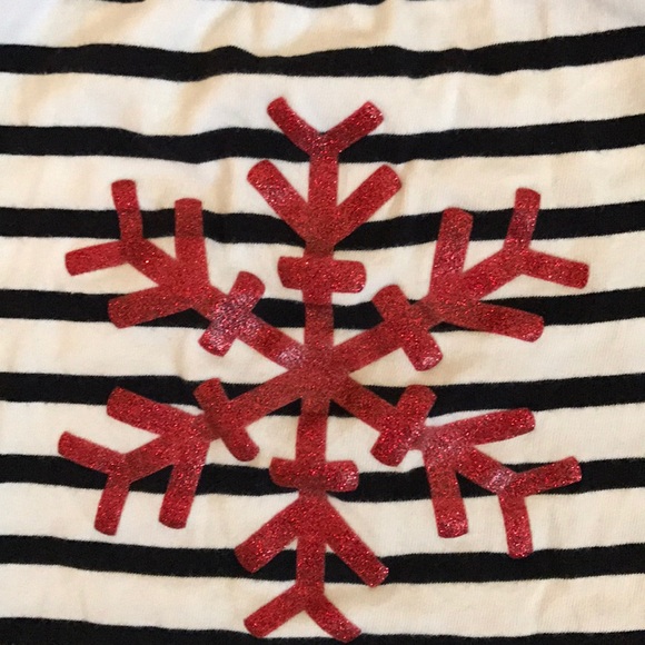 Black and white long sleeve t w/snowflake, Size 7 - Picture 3 of 3